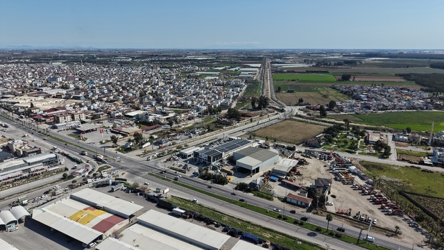 Tarsus'ta çiftçileri sevindiren yol çalışması