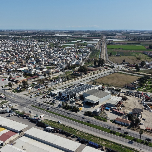 Tarsus'ta çiftçileri sevindiren yol çalışması