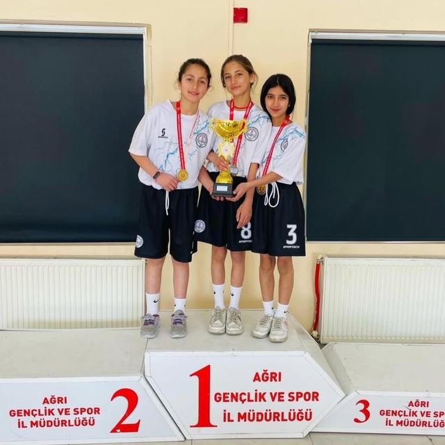 Hamur'da masa tenisi küçükler ilçe müsabakaları tamamlandı