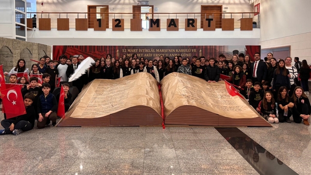 MTK Koleji'nin Fuaye Sergisi Resmi 12 Mart etkinliğine damga vurdu