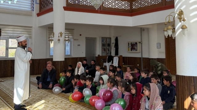 Anamur'da çocuklar camilerde manevi değerleri öğreniyor
