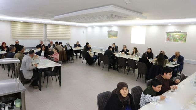 Şehit aileleri, gaziler ve yakınları onuruna iftar yemeği verildi