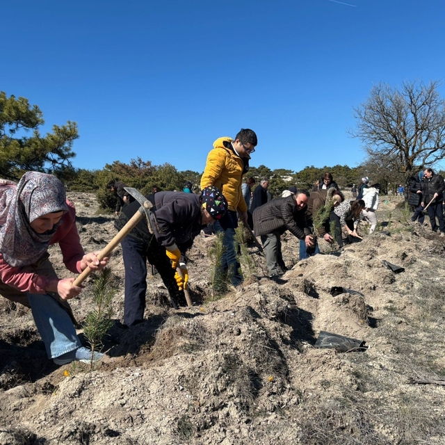'Hep Birlikte Geleceğe Nefes' sloganıyla fidanlar toprakla buluştu