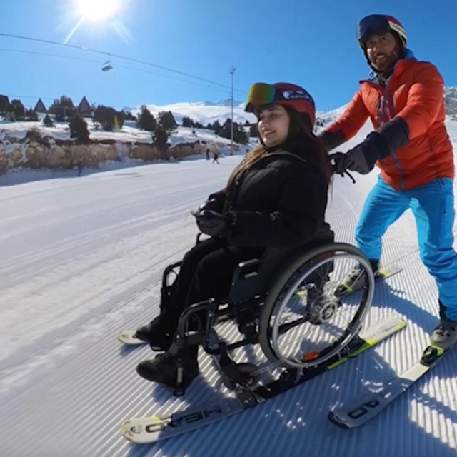 Tekerlekli sandalyede kayak yapma hayalini gerçekleştirdi