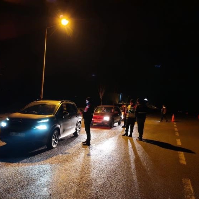 Bilecik'te yol kontrol faaliyetinde 498 kişi sorgulandı