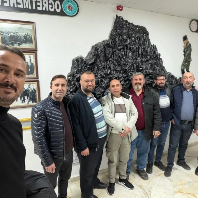 Şuhut Sağlık Meslek Lisesi'nin 98 mezunları iftar sofrasında buluştu