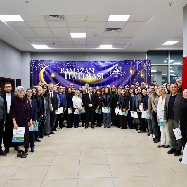 Rektör Prof. Dr. Altun; çeşitli alanlarda ödül alan akademisyenlerle bir ar...