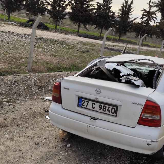 Otomobil şarampole yuvarlandı: 3 yaralı