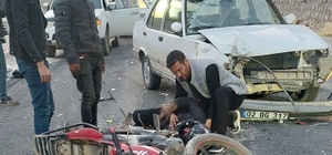 Otomobil ile motosiklet kafa kafaya çarpıştı: 1 yaralı