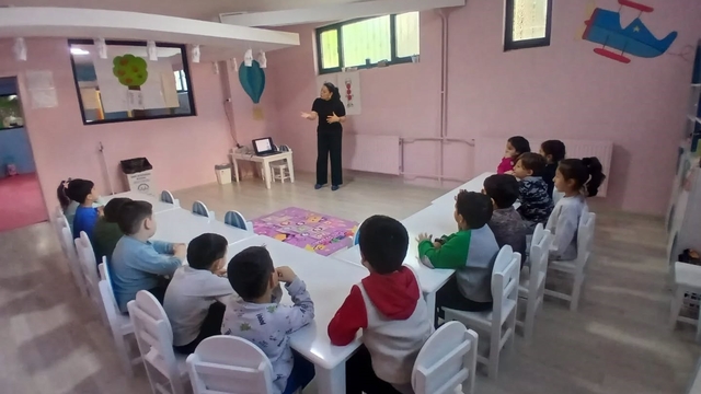 Sağlık personelinden minik öğrencilere hijyen eğitimi