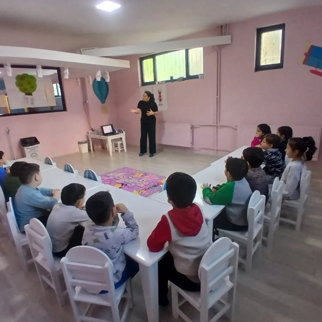 Sağlık personelinden minik öğrencilere hijyen eğitimi