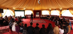 Otağ çadırında minik kitapseverler için imza günü