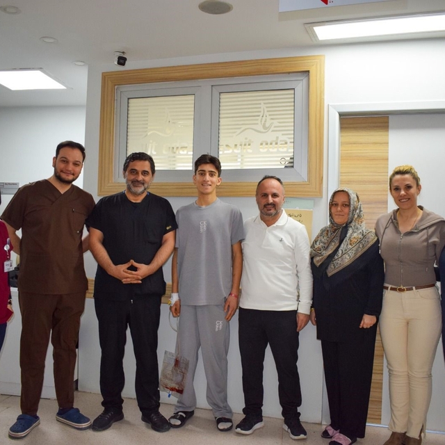 Genç futbolcuya hayat kurtaran müdahale