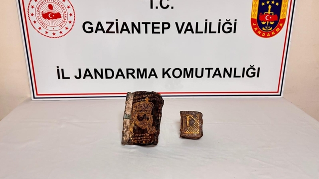 Gaziantep'te altın yazmalı 2 kitap ele geçirildi: 1 gözaltı