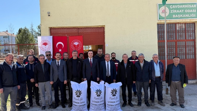 Çavdarhisar'da çiftçilere çörek otu tohumu dağıtımı