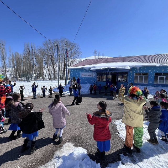 'Merkez Her Yerde' projesi kapsamında köy okulunda etkinlik düzenlendi