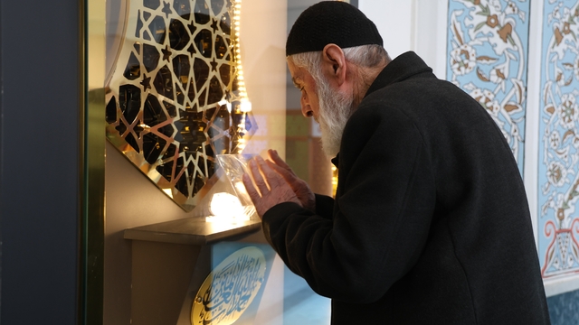 Bu camide Peygamber Efendimiz 'in Sakal-ı Şerifi her gün ziyarete açık