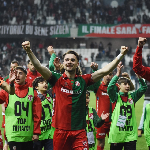 Karşıyaka ile Ayvalıkgücü İzmir'de rakip