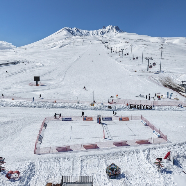 Erciyes'te kar voleybolu heyecanı başlıyor