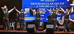 Antalya'daki Erzurumlular gecesinde türküler söylendi halaylar çekildi