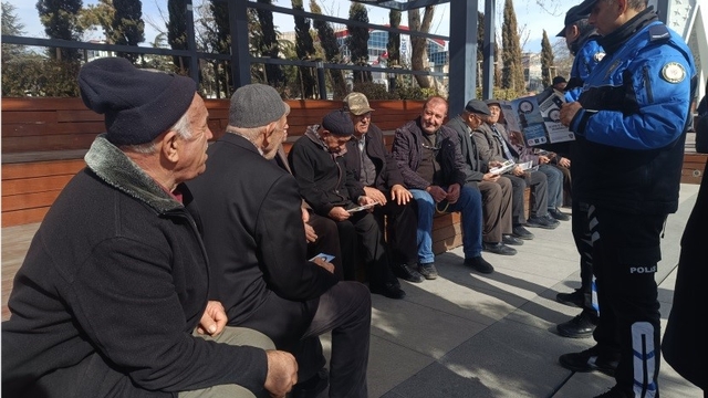 Niğde'de narkotik ekiplerinden bilgilendirme etkinliği