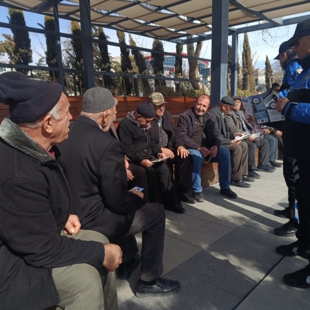 Niğde'de narkotik ekiplerinden bilgilendirme etkinliği