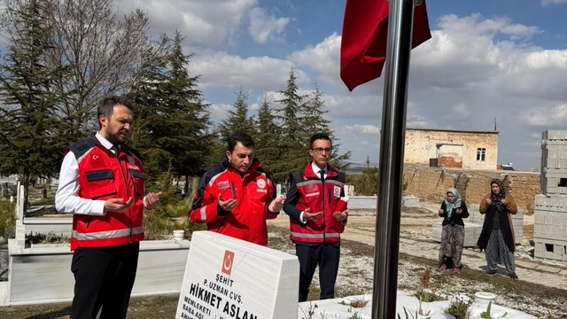 Niğde'de şehit kabirlerine anlamlı ziyaret