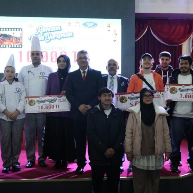 DPÜ'de Ramazan yarışmalarında dereceye girenler ödüllerini aldı