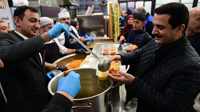 Başkan Taşkın vatandaşlarla iftar sofrasında buluştu