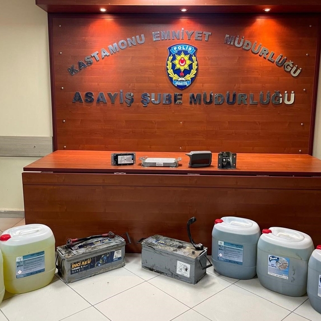 Kastamonu'da iş makinesinden hırsızlık yapan 2 şüpheli yakalandı