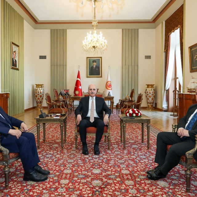 Başkan Yalçın'dan Meclis Başkanı Kurtulmuş'a anlamlı ziyaret
Talas'ın sanat...