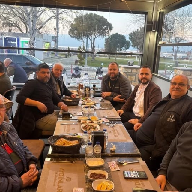 Burhaniye'de bağımsız meclis üyeleri basına iftar verdi