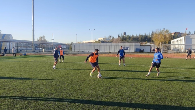 Söğütspor, lider Kahraman Kazan Belediyespor'a hazırlanıyor