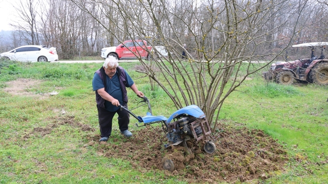 Kocaeli'de hibeli gübrelerini alan çiftçiler tarlada mesaiye başladı