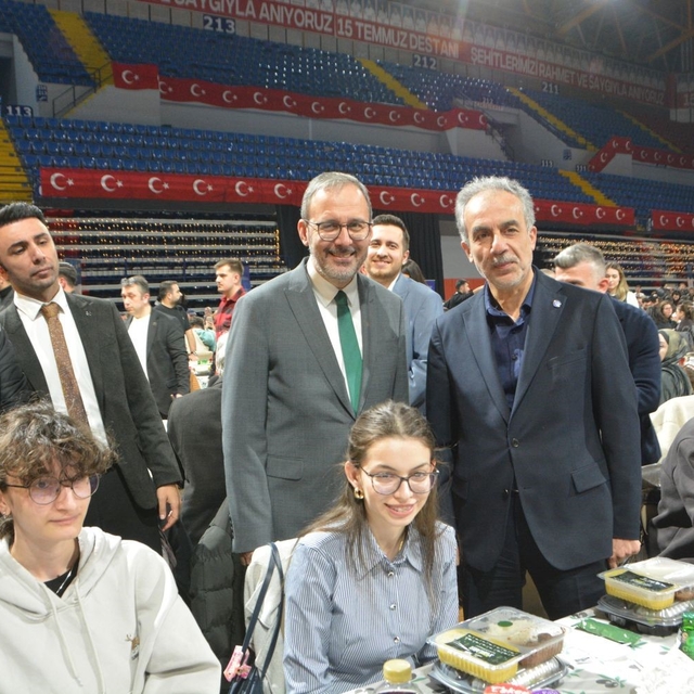 İzmir'de üniversite öğrencileri 'Kampüs İftarları' programında buluştu