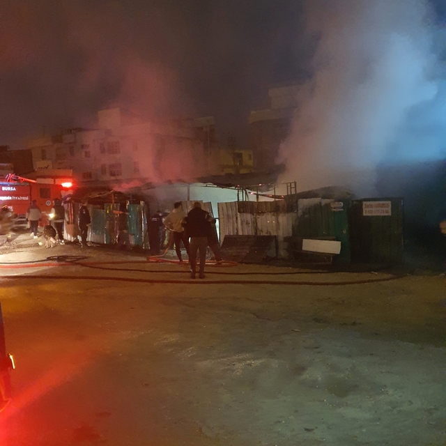 Çiftlik, alevlere teslim oldu
200 küçükbaş yanmaktan son anda kurtarılırken...