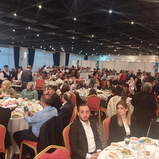 İzmir'de Erzurumlular iftar programında buluştu
Erzurum'un kurtuluşu ve İst...