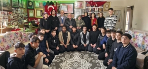 Gençler bayram öncesi şehit ailelerini ziyaret etti