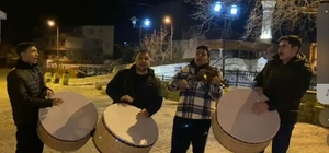 Sahura şarkı ve türkülerle kalkıyorlar