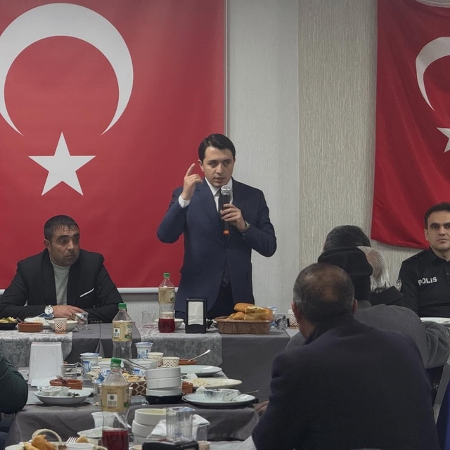 Kaymakam Demirkol, muhtarlar ile iftar programında bir araya geldi