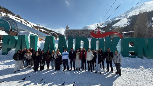 Üniversiteli gençler Erzurum'u gezdi