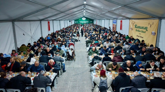 Samsun'da her gün 15 bin kişilik iftar sofrası kuruluyor