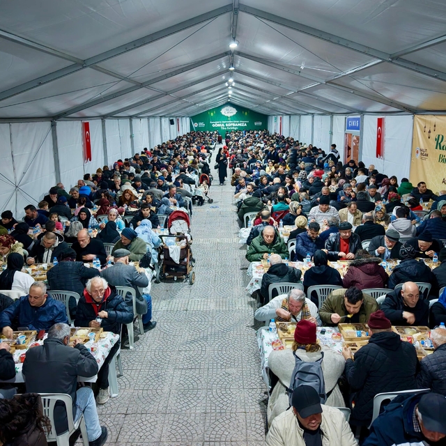 Samsun'da her gün 15 bin kişilik iftar sofrası kuruluyor