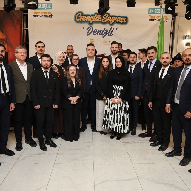 AK Parti Gençlik Kolları Genel Başkanı İbiş Denizli'de gençlerle iftarda bu...