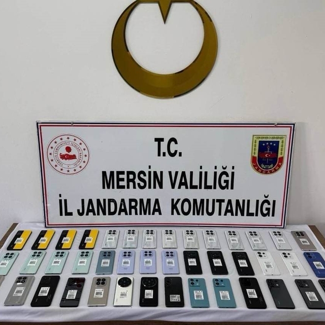 Mersin'de 800 bin liralık gümrük kaçağı telefon ele geçirildi