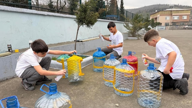 Yemek artıkları sokak hayvanları için mamaya dönüşüyor