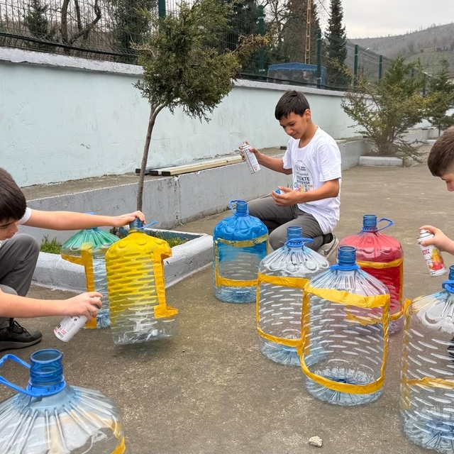 Yemek artıkları sokak hayvanları için mamaya dönüşüyor