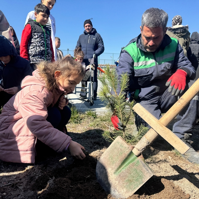 Kayseri Büyükşehir'den özel çocuklarla anlamlı ağaç dikim etkinliği