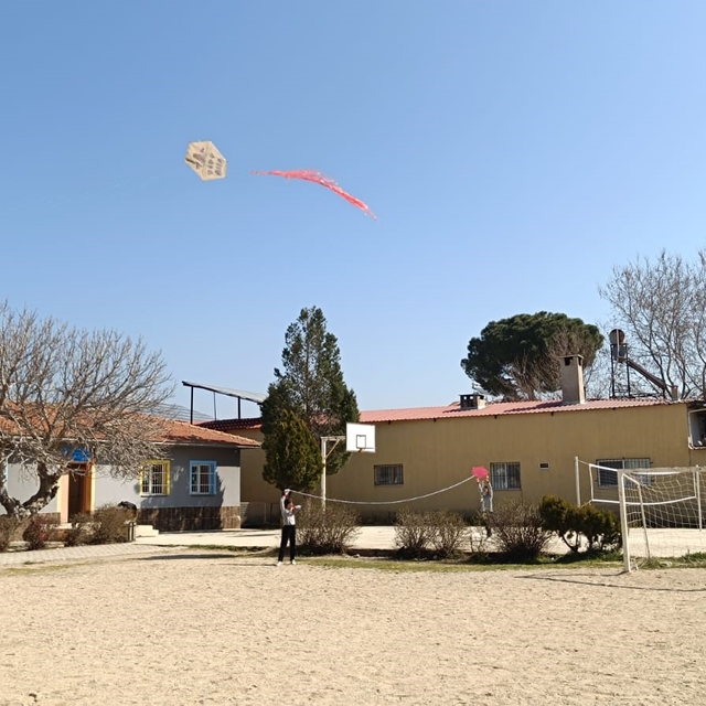 Matematiği uçurtmayla anlattı, öğrenciler hem eğlendi hem öğrendi