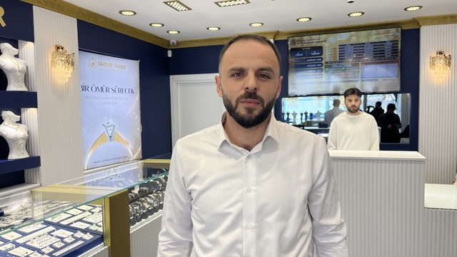 Konya'da maskeli soyguncuların hedefi olan kuyumcu o anları anlattı
"Şaka olduğunu zannettim, soygun olduğunu gazı sıktıktan sonra anladım"